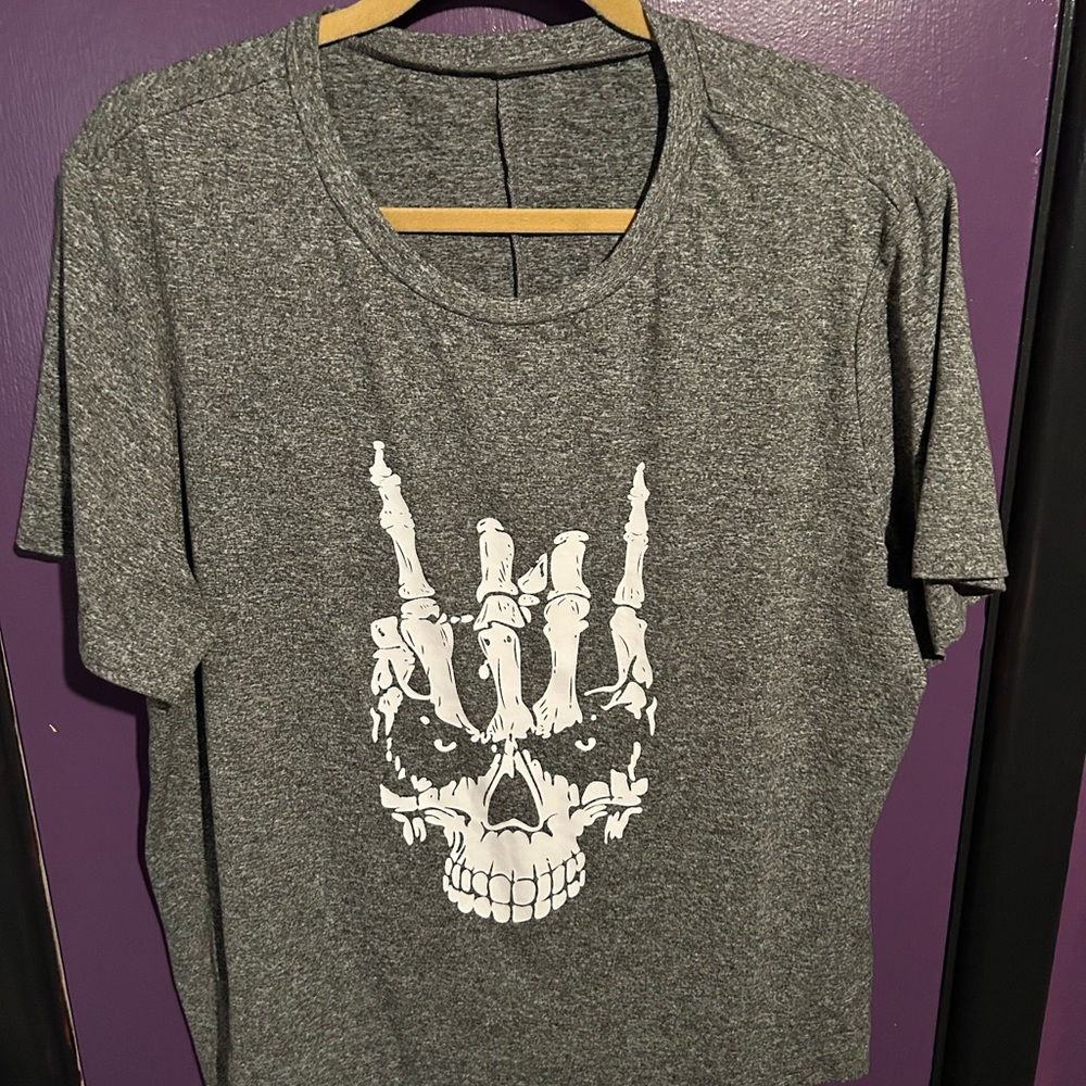 SHEIN Gray and White Skull Graphic Short Sleeve Tee